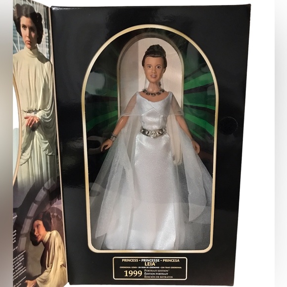 Star Wars Episode IV Classic Princess Leia Ceremonial Gown (1999) Portrait Doll - Picture 4 of 10